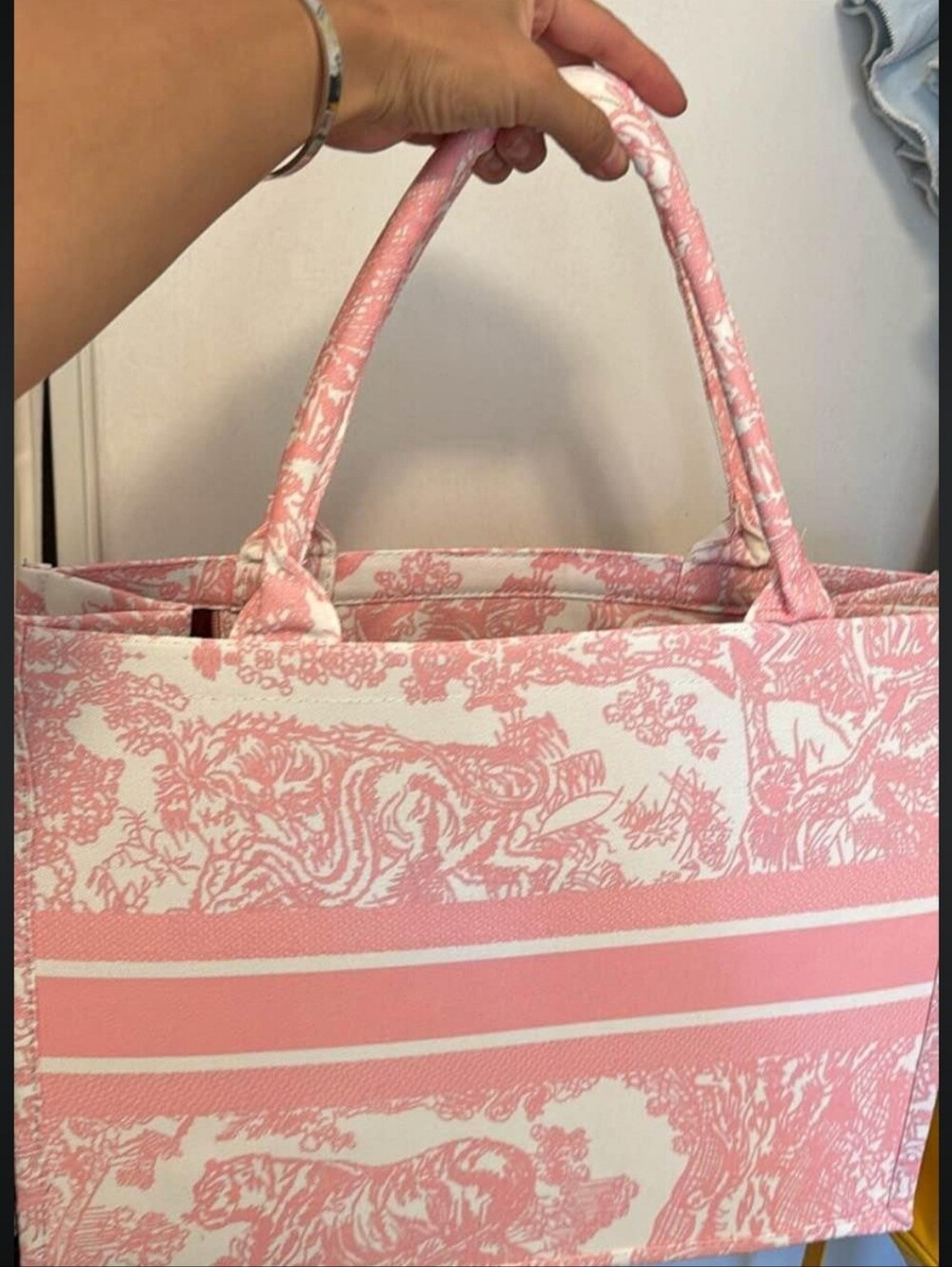 Brand NEW Never Uded Stylish Pink Toile Patterned Tote Bag Satchel - Picture 2 of 4